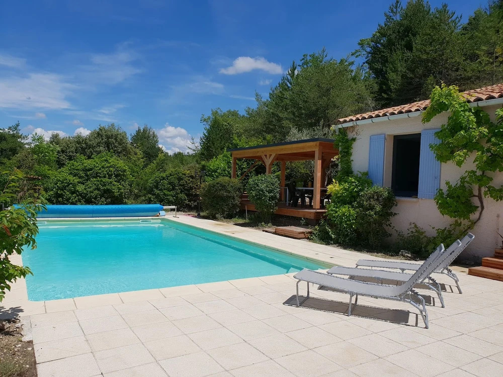 Villa With Heated Pool, Beautiful View and Garden, Near Vaison-la-romaine