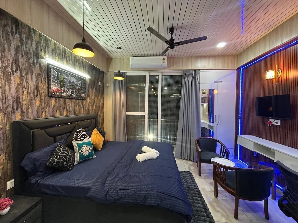 Spacious 1bhk for 6 Guests King & Sofa Beds Zirakpur,chandigarh,mohali,tricity