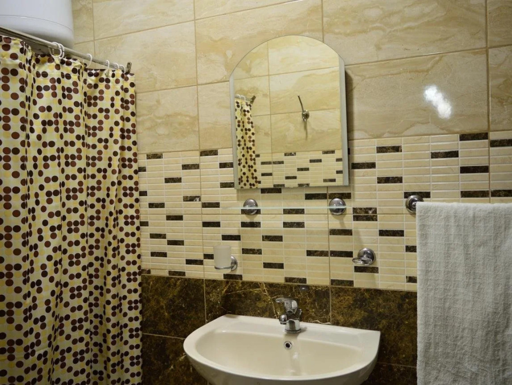 Al Hadeer Suites Hotel