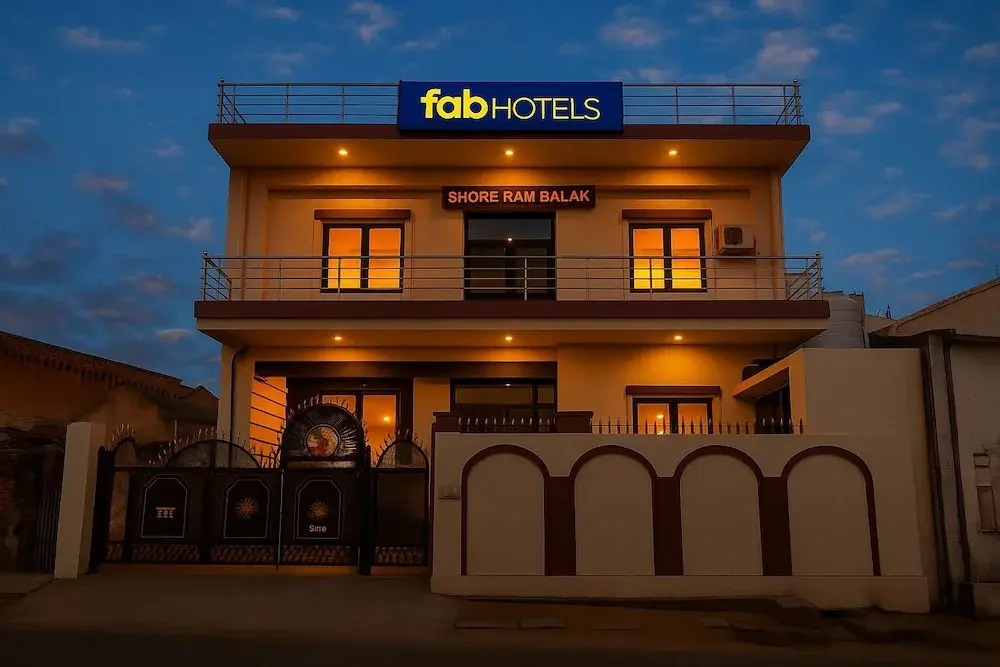 Fabhotel Awadh Inn - 600m from Ram mandir