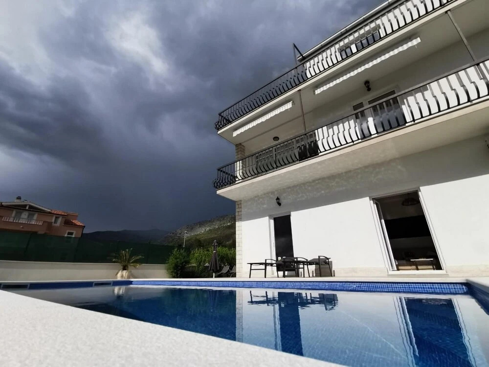 Holiday Home J D-five Bedroom Holiday Home With Outdoor Pool ID Direct Booker 21390