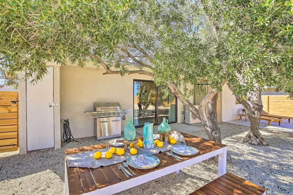 Modern Joshua Tree Bungalow With Fire Pit & Bbq!