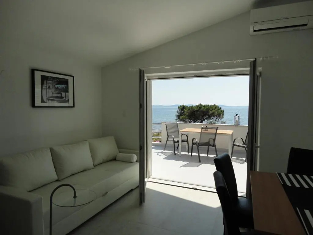 Mirakul Apartments
