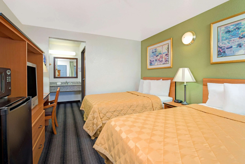 Travelodge by Wyndham Sacramento / Rancho Cordova
