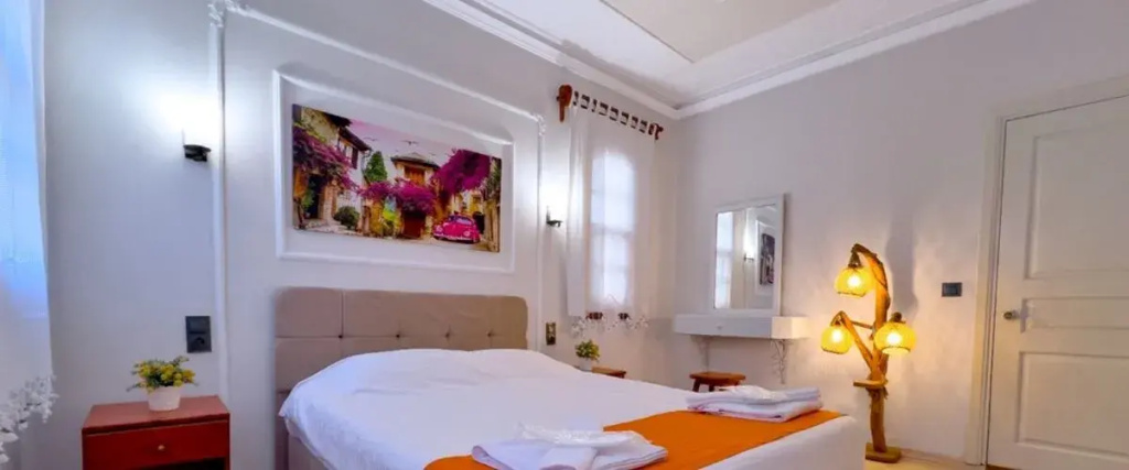 Mese Suites