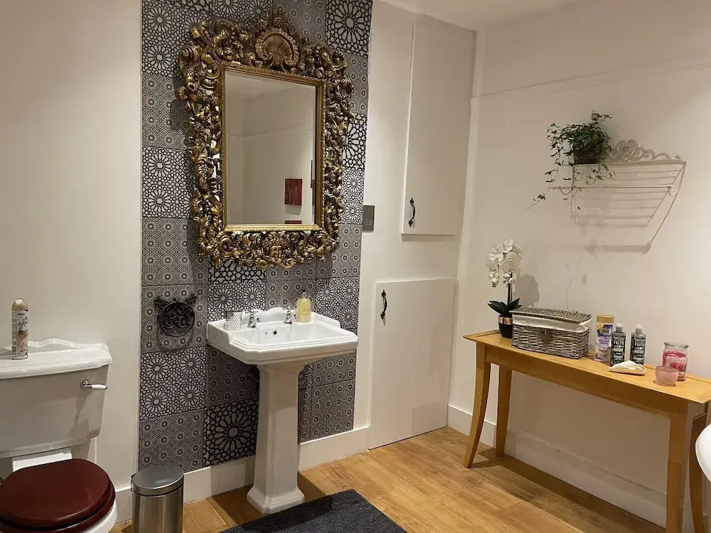 Traditional Elegant Spacious English Home, 4bdr