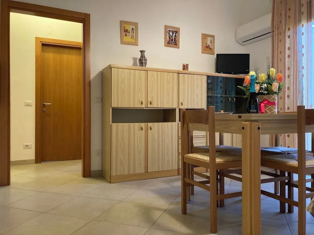 Spacious Apartment for Six-beahost