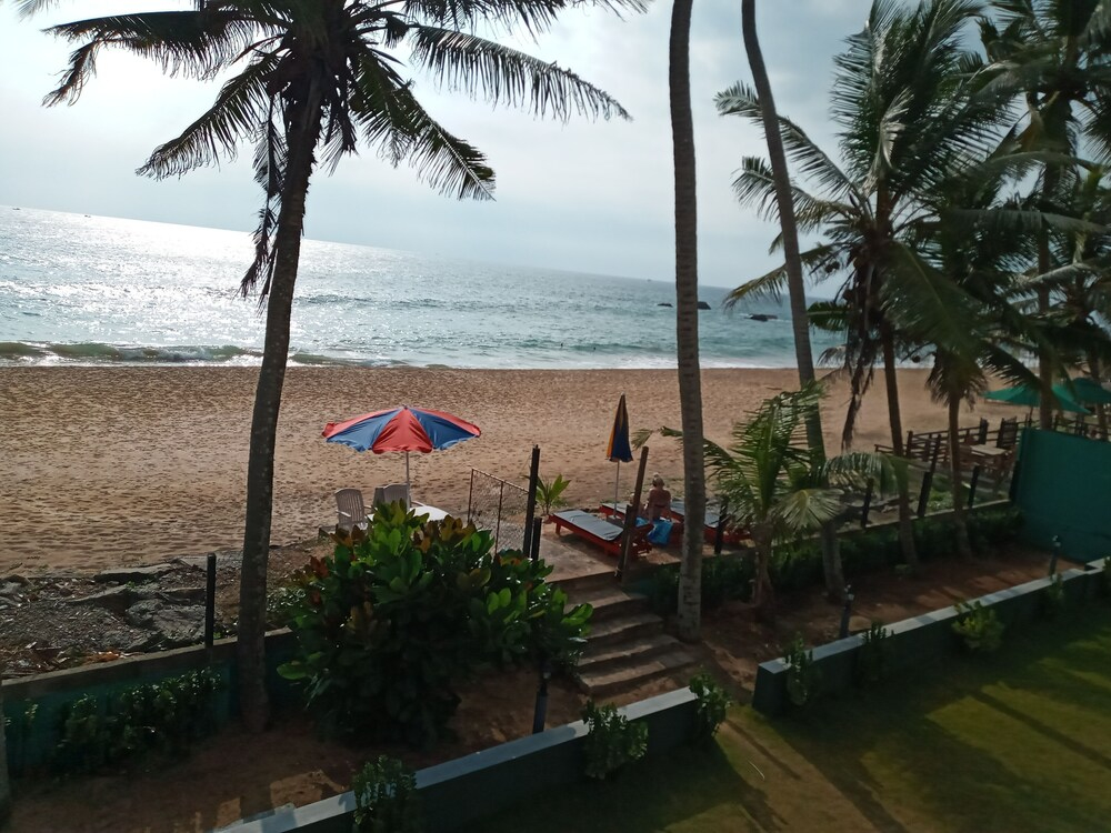 New SeaSide Inn Hikkaduwa