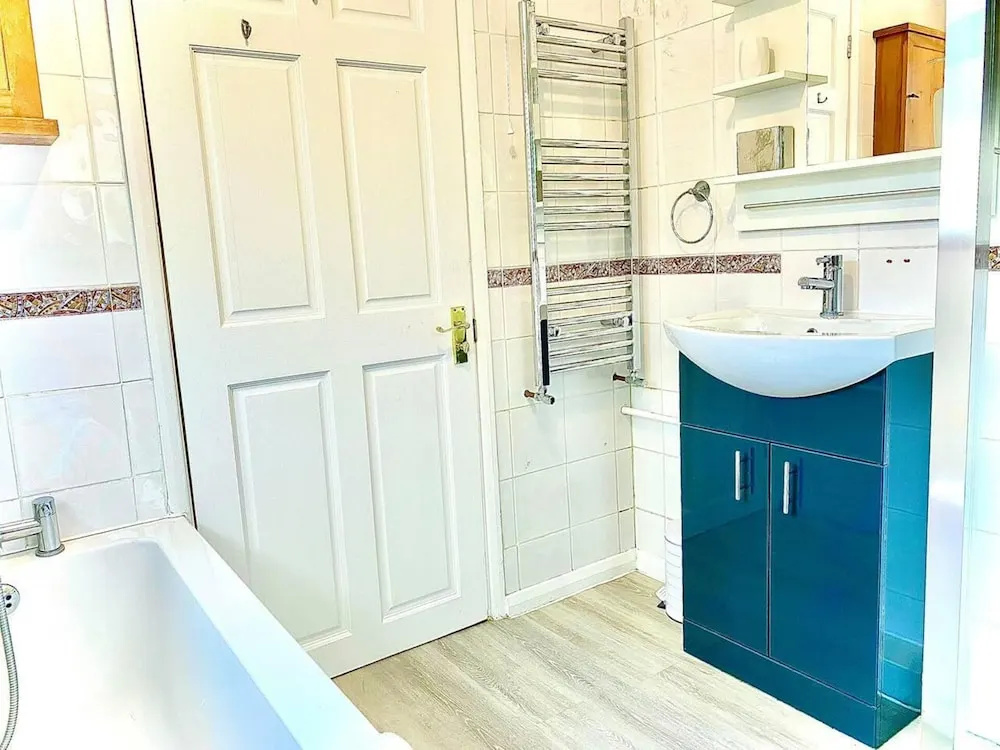 Stunning 3-bed House in Bedford, Quiet Location