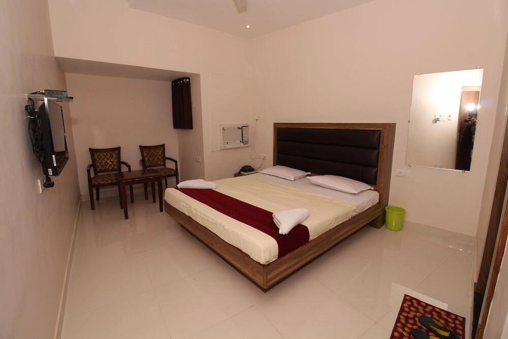OYO 2811 Hotel Meera