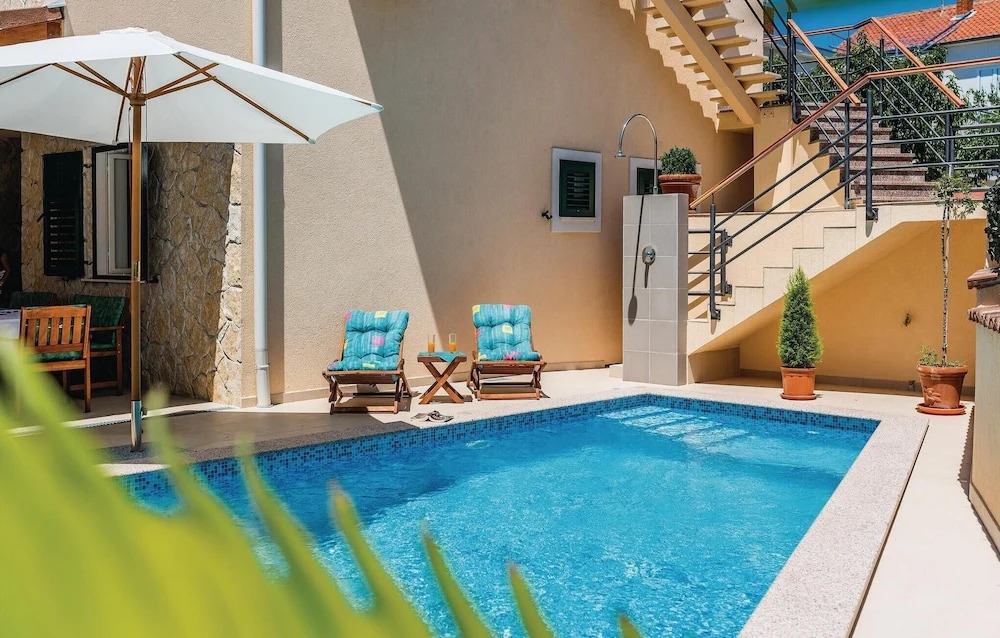 Four-Bedroom Holiday Home In Brodarica
