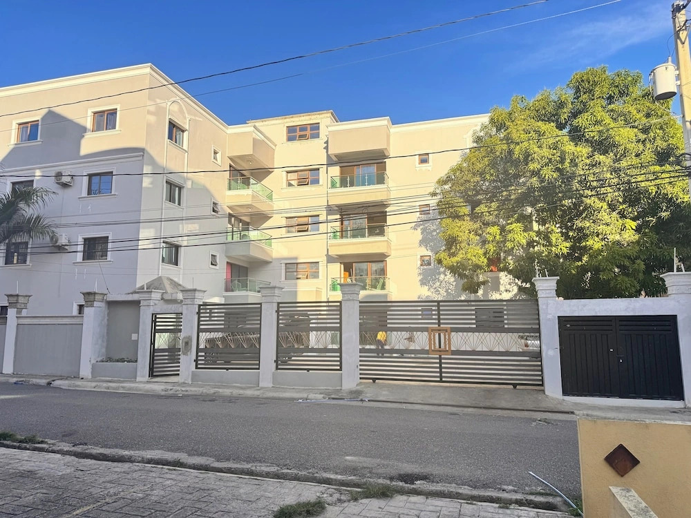 Enjoy Huge 4 Bedrooms, and 3 Bathrooms, 8 new Apartments