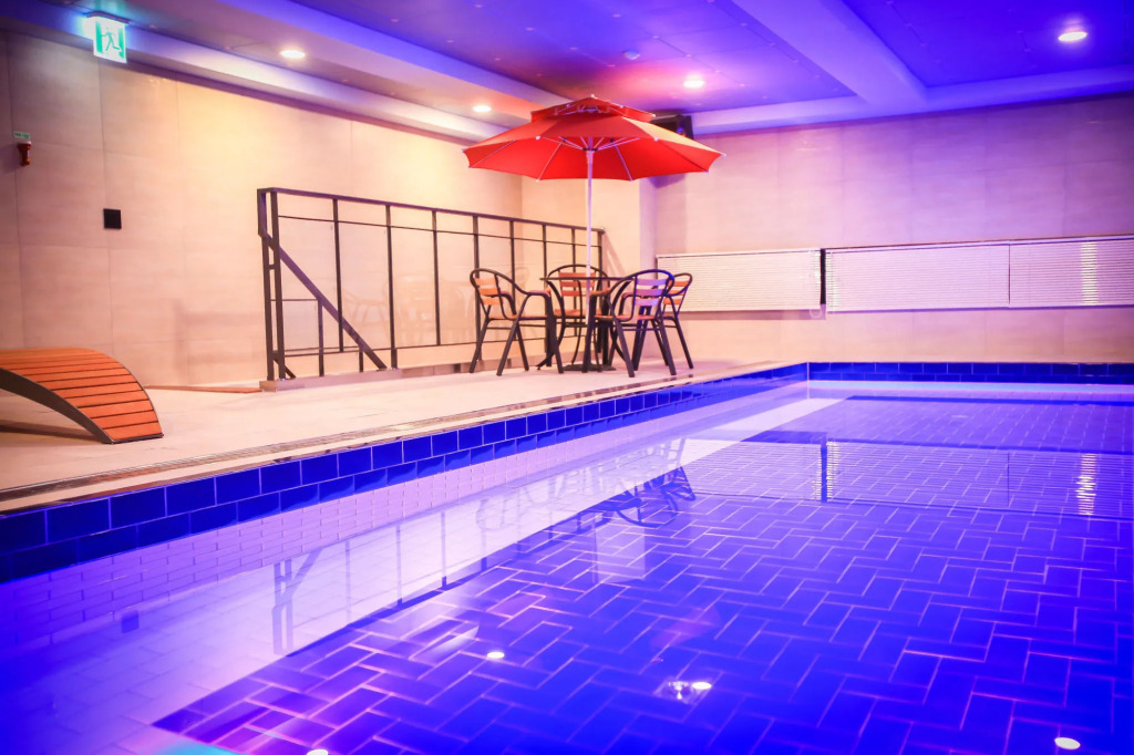 Hotel 2.4