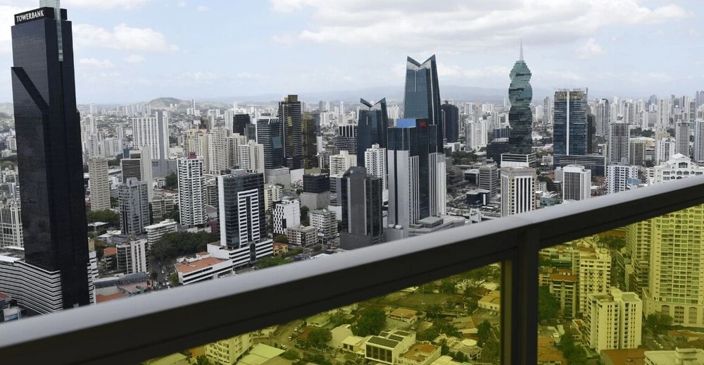 Apto. 48F vista a la Ciudad