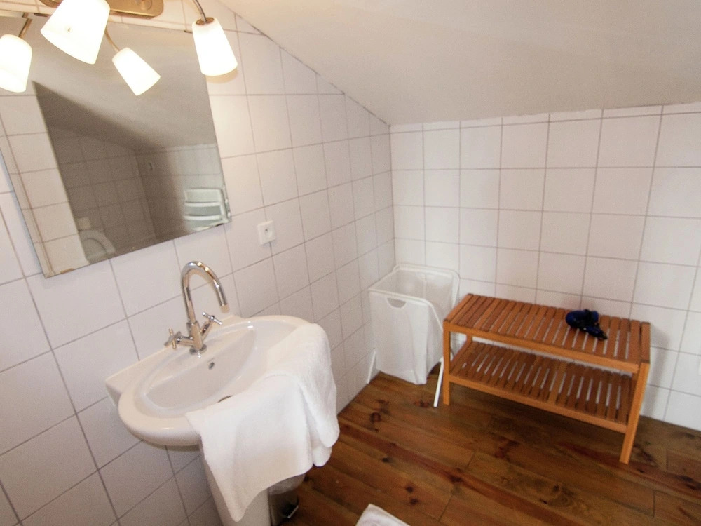 Very nice cottage with studio on a domain with heated pool