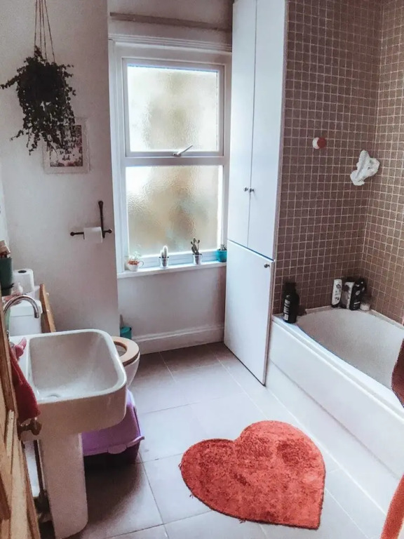 2 Bedroom Flat w Office in Tooting Broadway