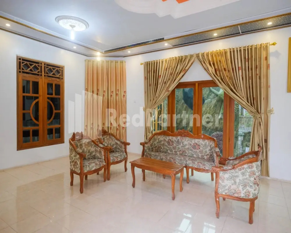 Wisma Giri Mulyo B near Grojogan Sewu Mitra RedDoorz