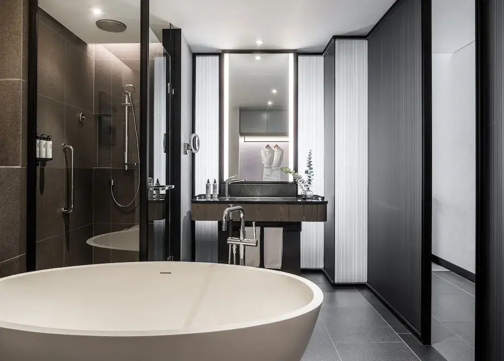 The Langham, Gold Coast and Jewel Residences