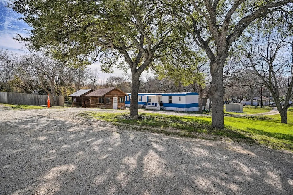 Lake Dunlap Studio w/ Shared Boat Ramp, Dock