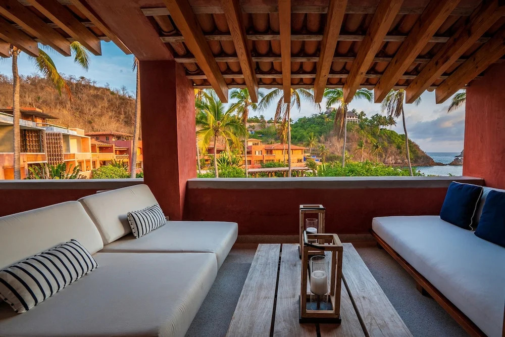 Careyes 114 Oceanfront Luxury With a Spacious Te
