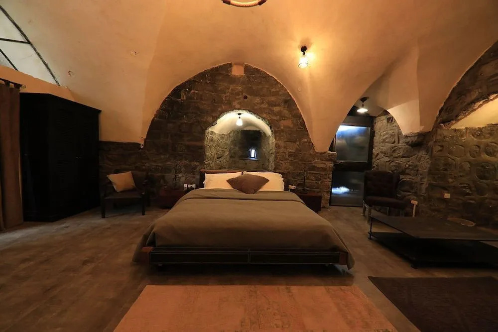 Dona Castle