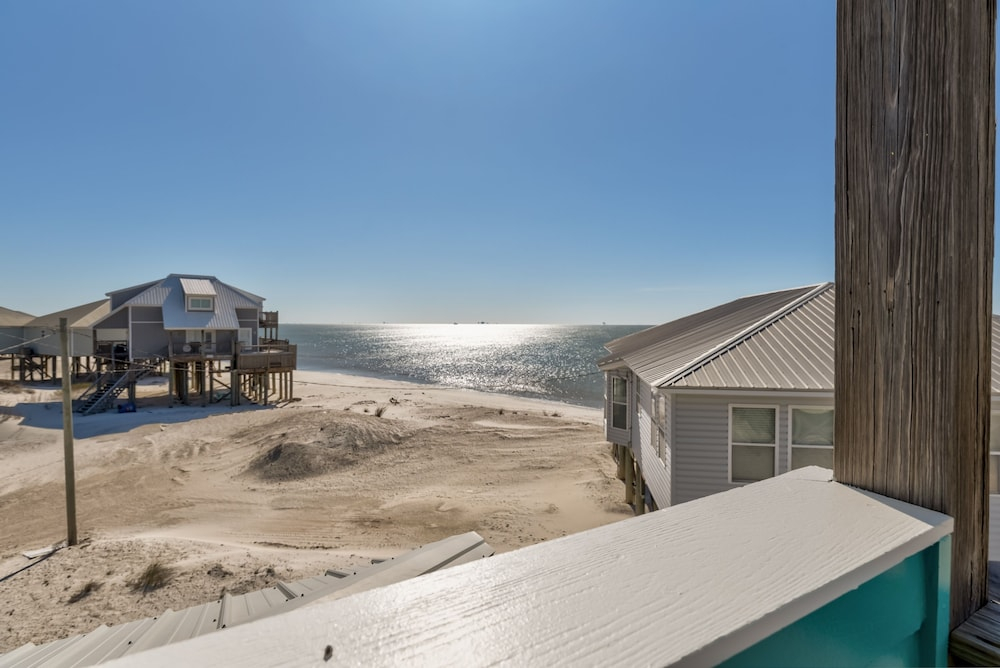 Lazy Daze Beach House - 105 Strand Ct 3 Bedroom Home by RedAwning