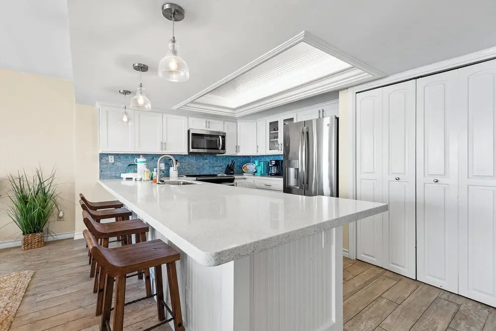 Updated Corner 3BR w/ View: Suntide III - Unit 710