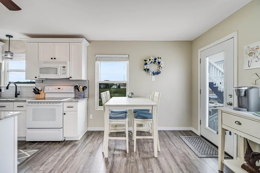 Wade Into Life 3 Bedroom Home By Redawning