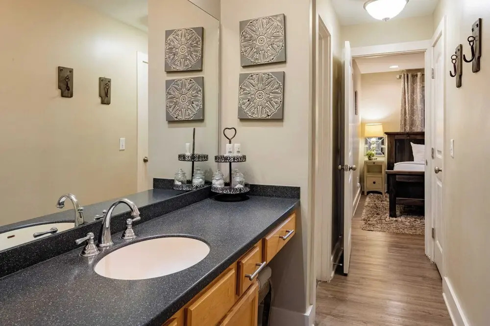 Cumberland River Views, Walk to Broadway, Downtown & Stadium Rockin' Riverfront