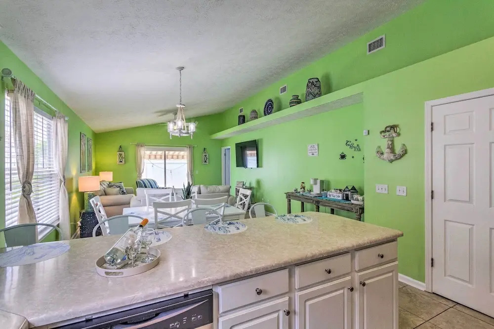 PCB Retreat w/ Patio & Grill < 1 Mi to Beach!