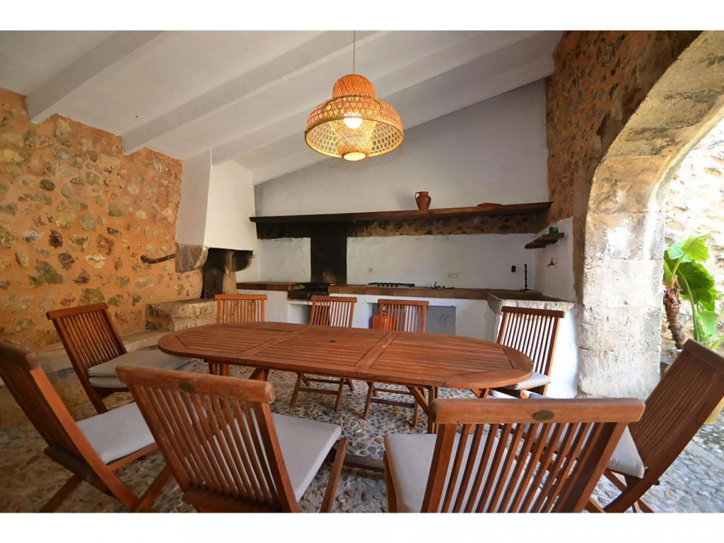 Luxuriously renovated Mallorcan country house for 10 pax