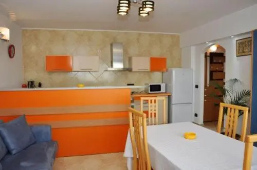 Ap. 30 Linda Residence