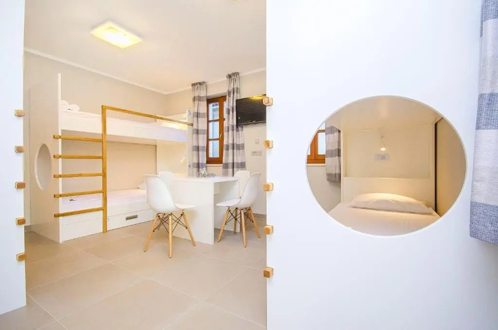 Hostel Dvor