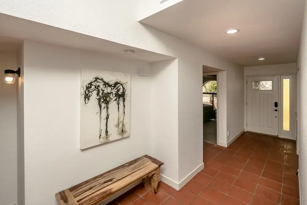 690 Avenida Laredo