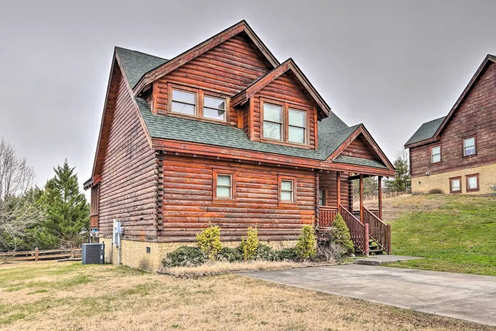 Pigeon Forge Cabin w/ Games, 1 Mi to Parkway!
