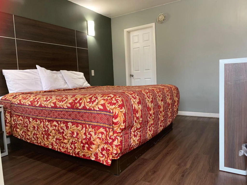 Red Carpet Inn - Norristown