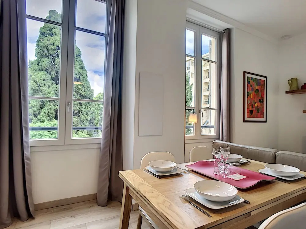 Nestor&Jeeves - COTE JARDIN - Central - Close sea
