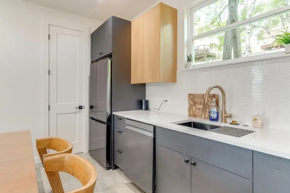 Near Restaurants & Parks: Home 3 Mi to Dtwn Austin