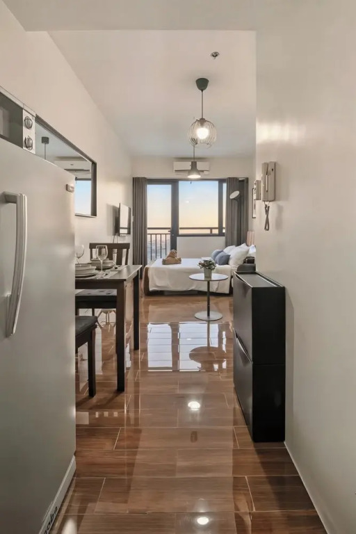 Room-makati Penthouse Studio With City V