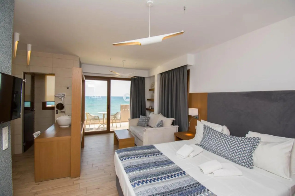 Yianna Caravel Suites "by Checkin" adults only