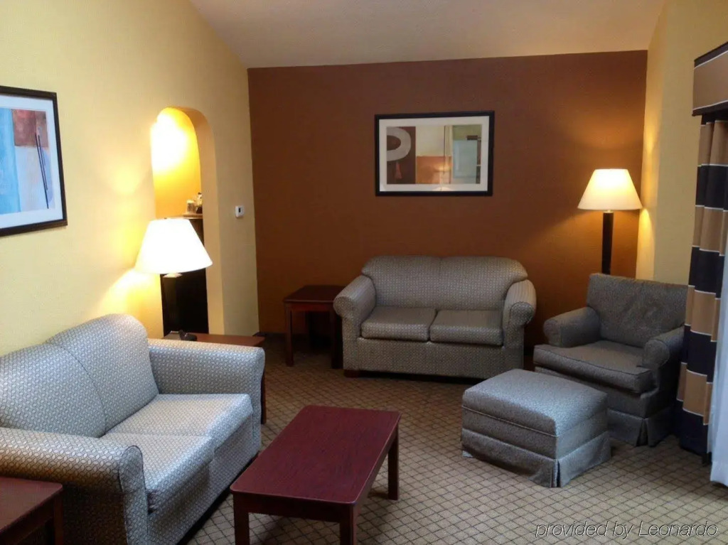 Holiday Inn Express & Suites Milton East I-10 by IHG