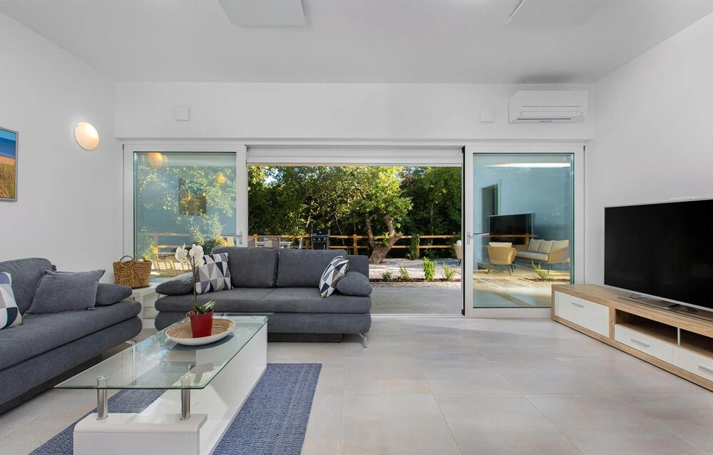 Stunning Home In Zestilac