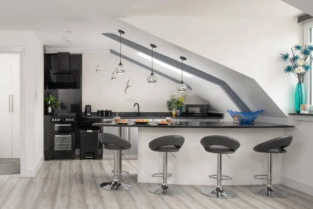 Sandybanks Loft - Penthouse Seaview Apartment on Promenade, Torquay