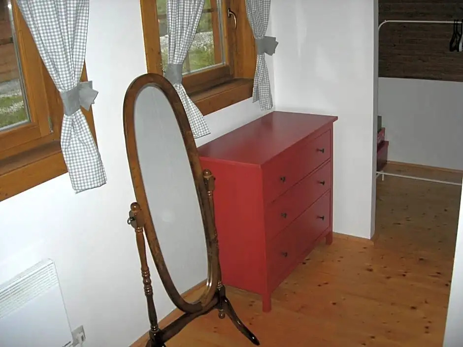 Drevenica pod smrekom
