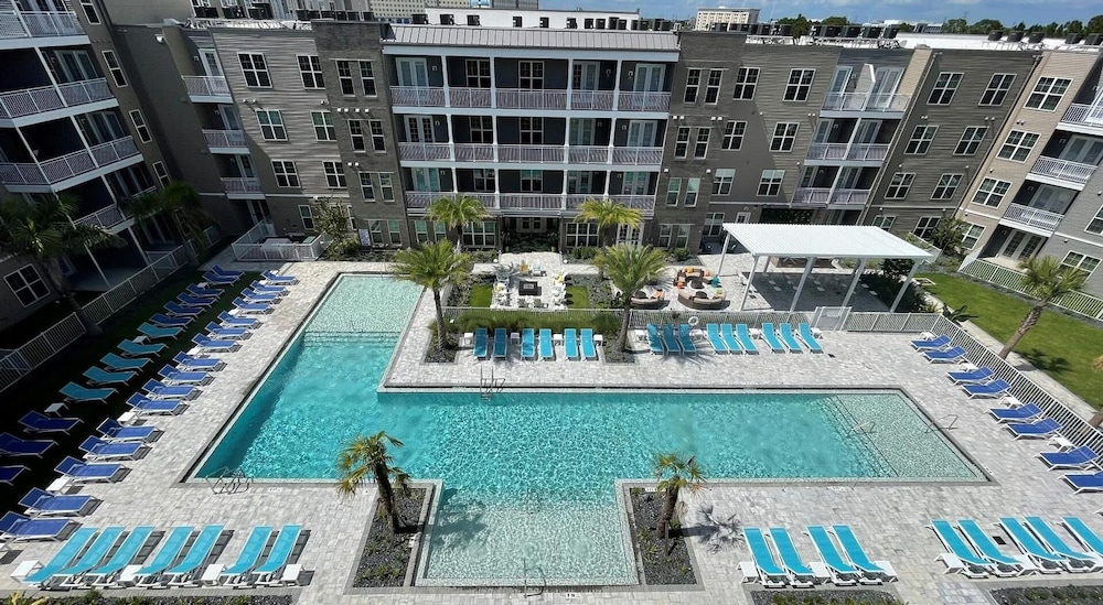 Landing Apartments near Sand Lake - Universal