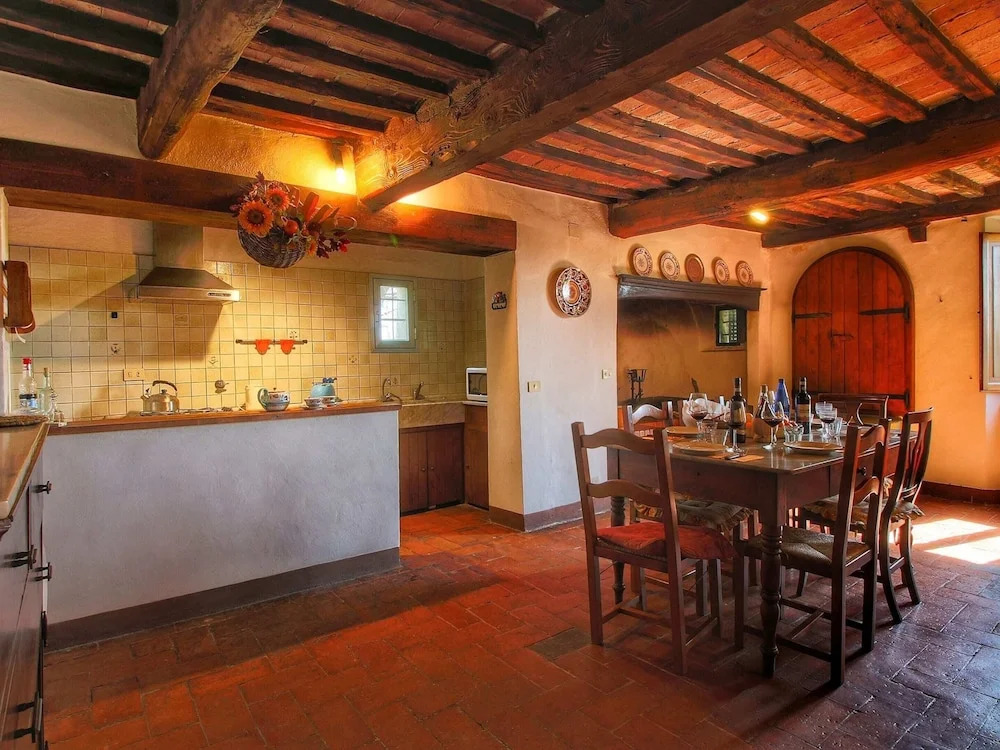 Cozy Farmhouse with Swimming Pool in Le Tolfe near Florence