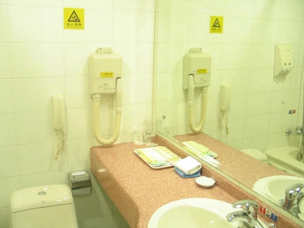 Golden Sail Hotel