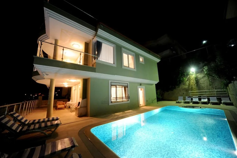 Villa with Majestic Views 1032