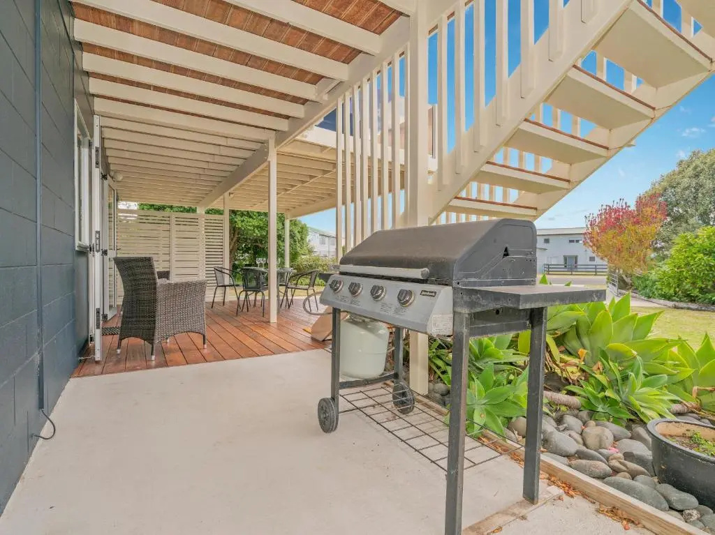 Daze Away - Cooks Beach Holiday Home