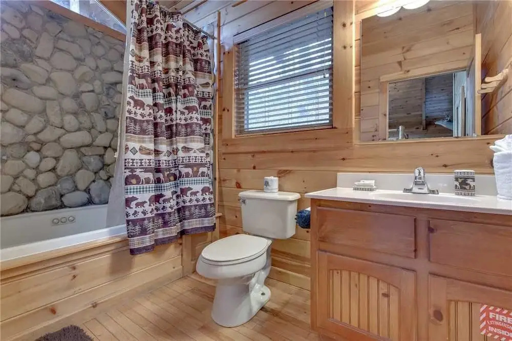 Bear Paws - Two Bedroom Cabin